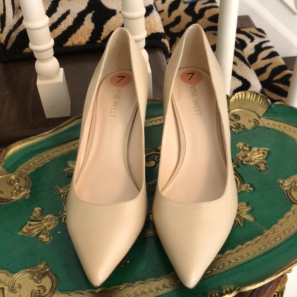 Nine West Cream Heels Sleek Pointed Toe